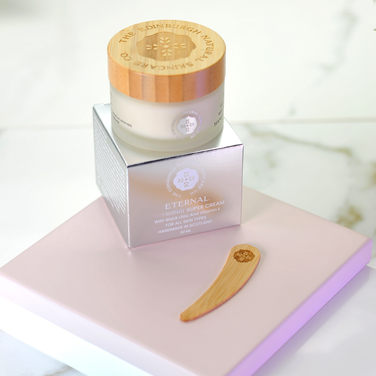 エターナル フェイスクリーム 50ml 撮影イメージ（スパチュラは付属しません）